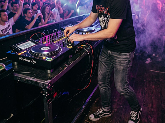 Вечеринка с DJ